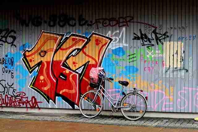 【鉴黄师免费观看】异次元热搜亮点评测 - 横扫热搜，鉴黄师到底有多累